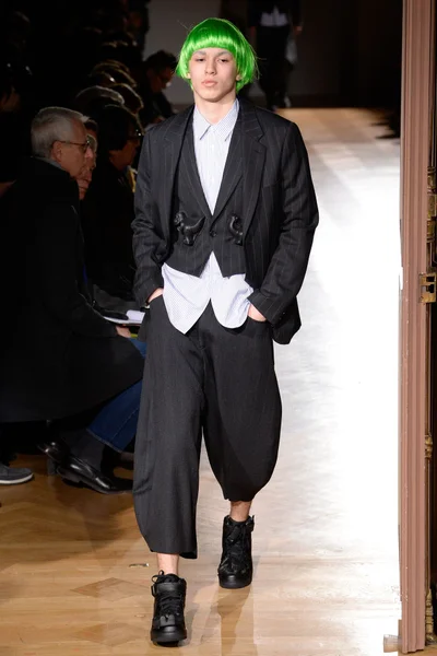 Look 28